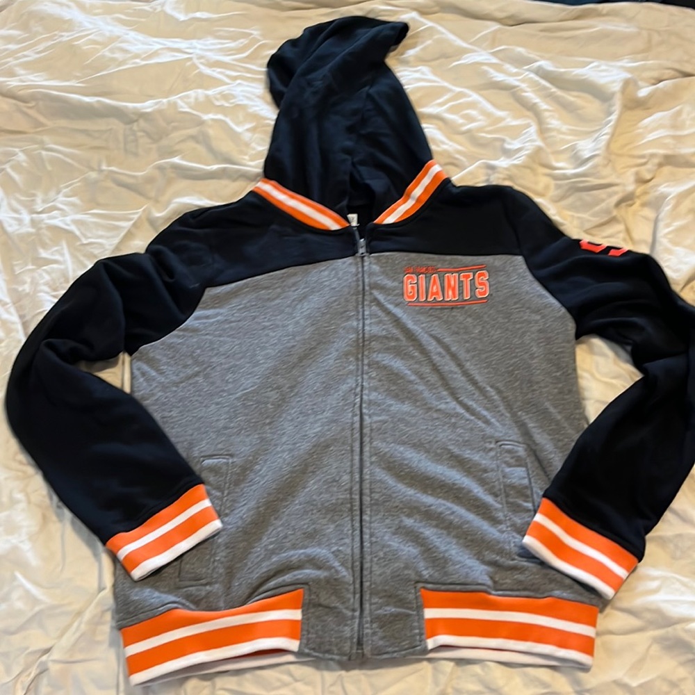 Youth zip up San Francisco giants